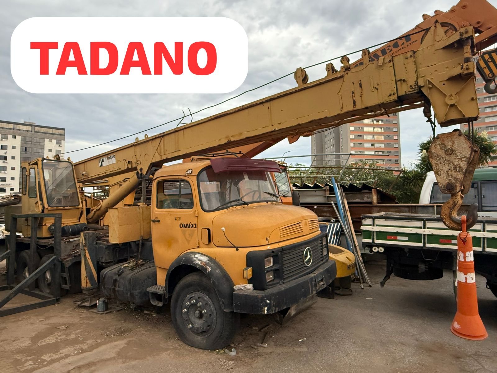 LOTE 01 - Caminhão Trucado